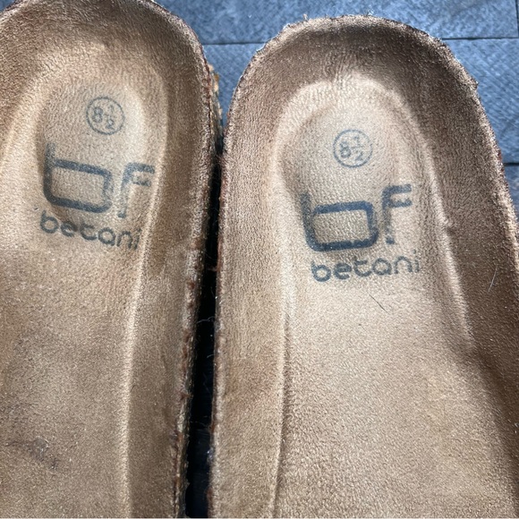 Betani began leather floral slides size 8.5 - Picture 8 of 8